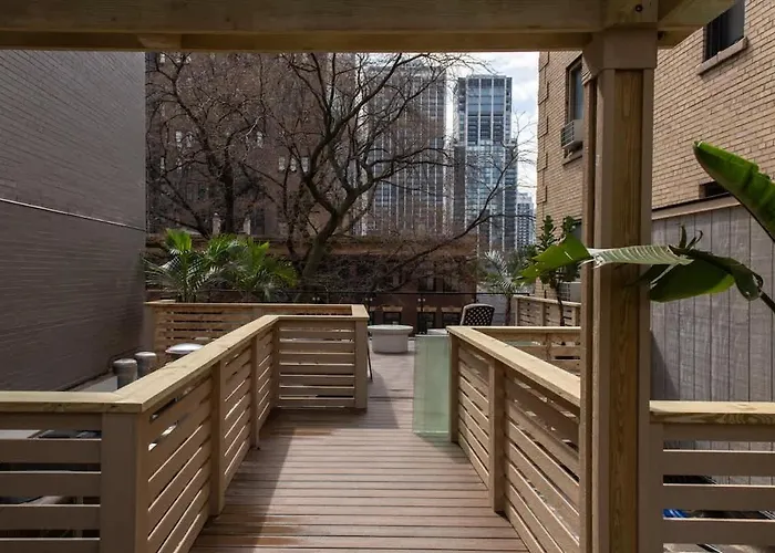 Ferienhaus Luxury Gold Coast Penthouse With Deck & Views Chicago