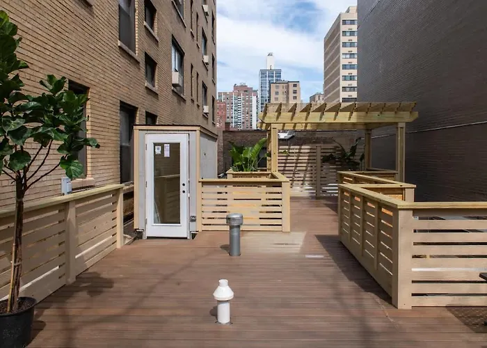 Luxury Gold Coast Penthouse With Deck & Views Chicago