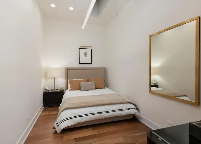 Luxury Gold Coast Penthouse With Deck & Views * Chicago