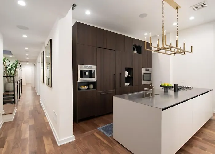 Luxury Gold Coast Penthouse With Deck & Views Ferienhaus *